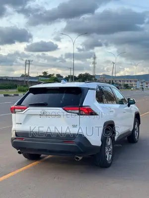 Toyota RAV4 XLE AWD 2024 White