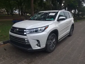Toyota Highlander XLE 4x4 V6 (3.5L 6cyl 8A) 2018 White