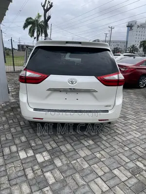 Toyota Sienna 2015 White