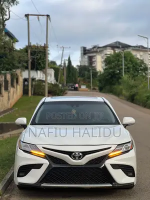 Toyota Camry 2018 White
