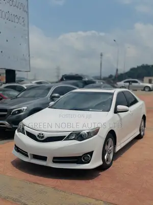 Toyota Camry SE 4dr Sedan (2.5L 4cyl 6A) 2013 White