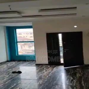 2bdrm Block of Flats in Adekunle for rent