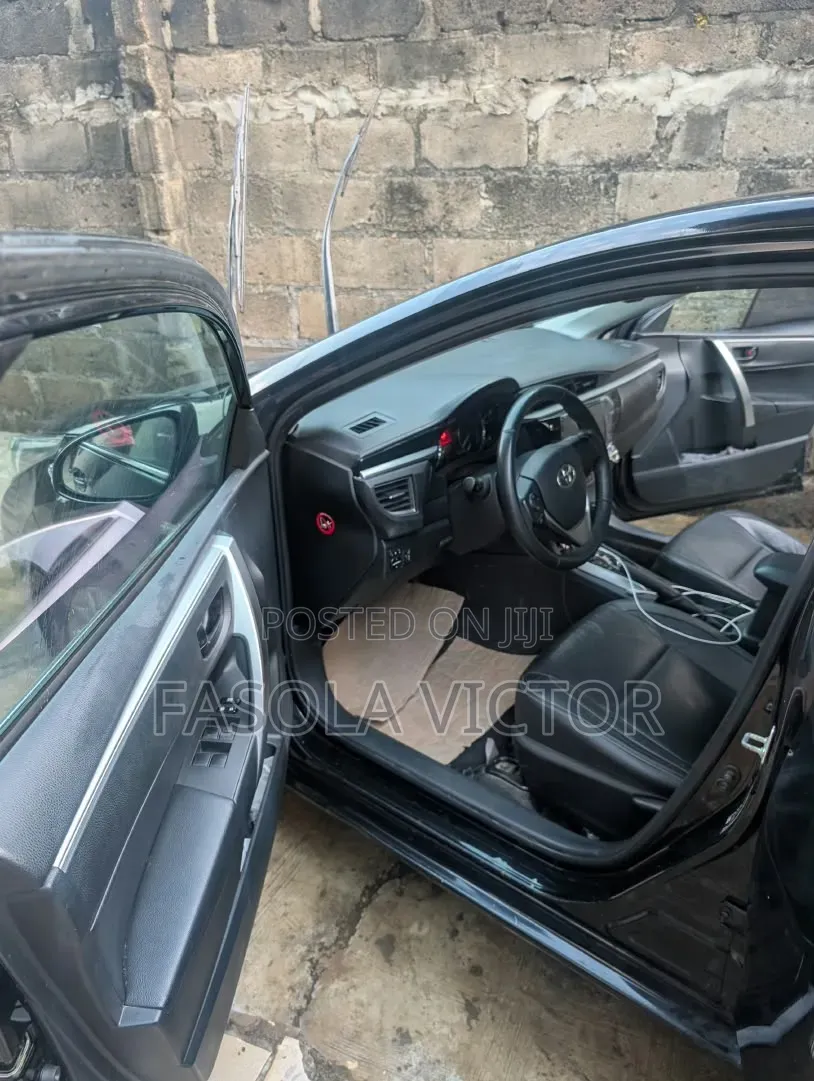 Toyota Corolla 2015 Black