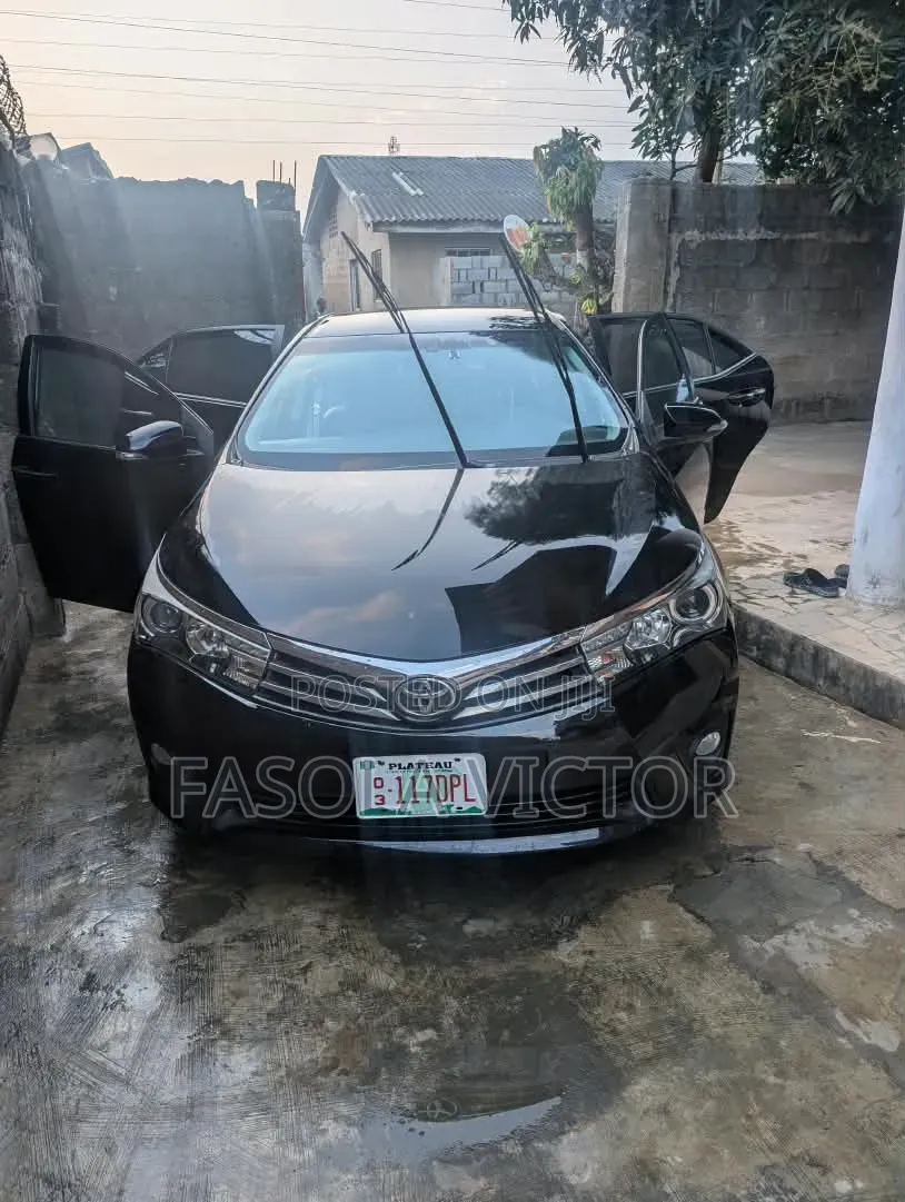 Toyota Corolla 2015 Black