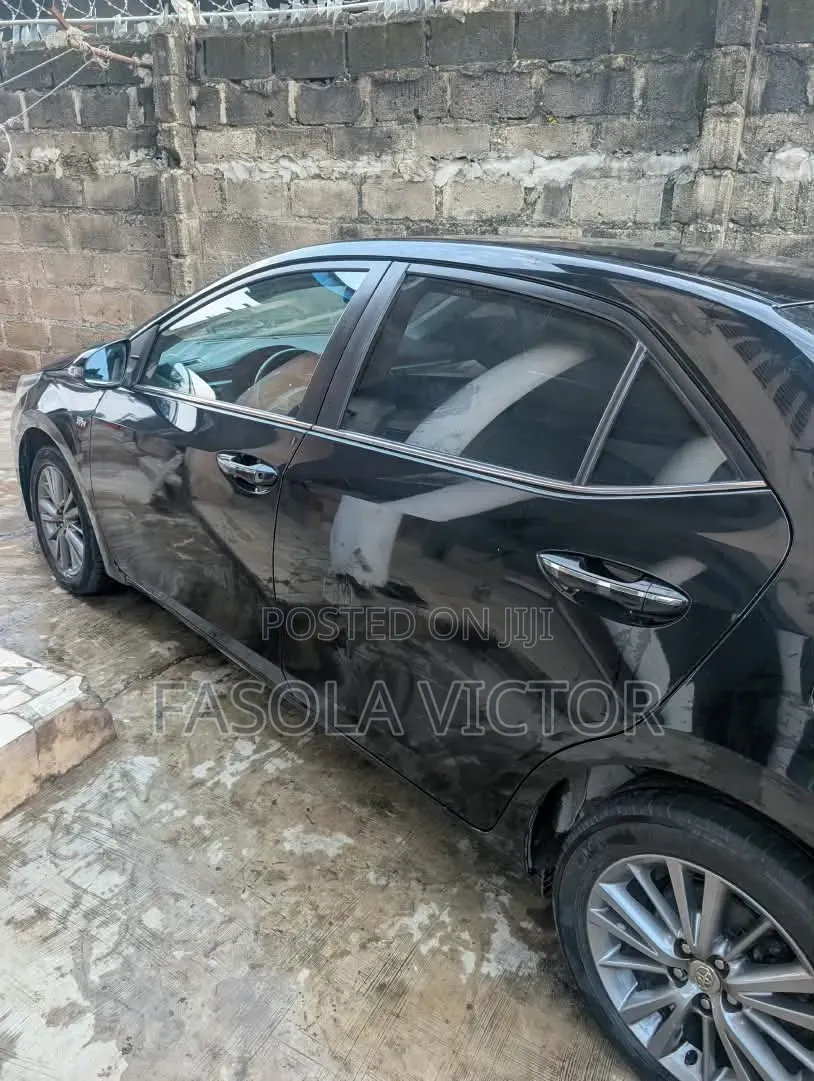 Toyota Corolla 2015 Black