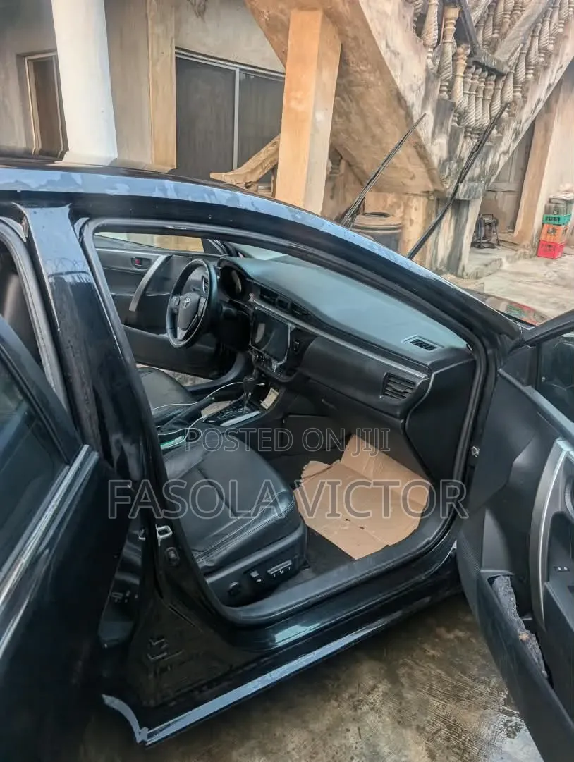 Toyota Corolla 2015 Black