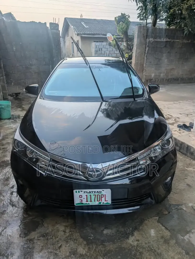Toyota Corolla 2015 Black