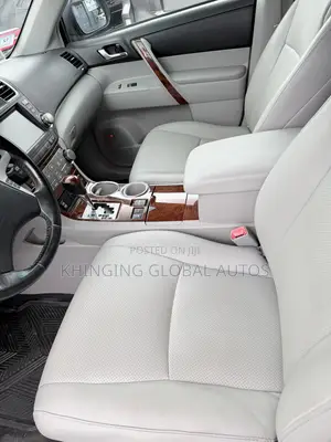 Toyota Highlander Limited 3.5l 4WD 2013 Blue