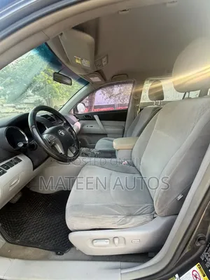 Toyota Highlander Base 2010 Gray