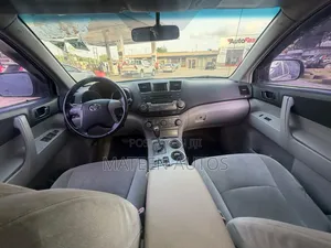 Toyota Highlander Base 2010 Gray