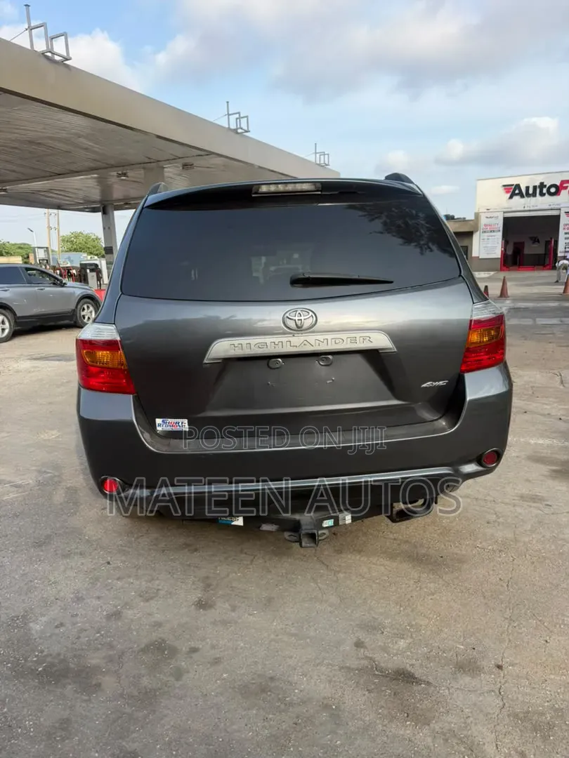 Toyota Highlander Base 2010 Gray