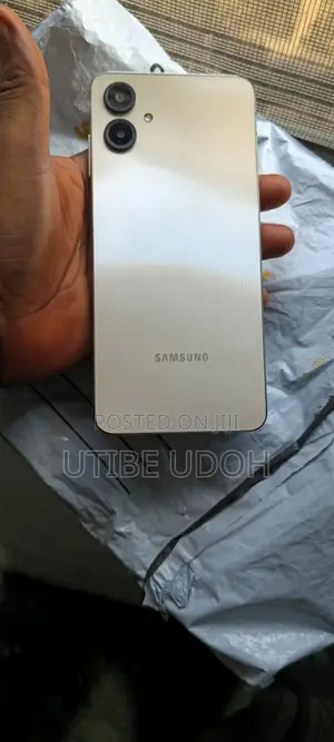 Samsung Galaxy A06 128 GB Gold