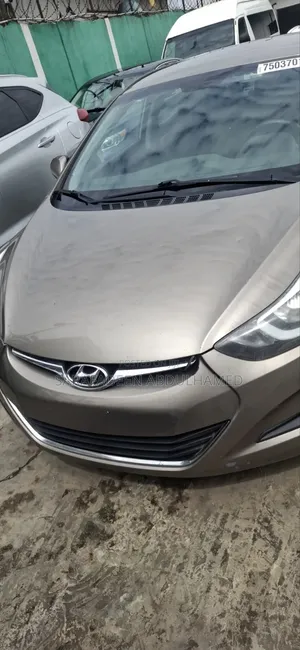Hyundai Elantra Limited 4dr Sedan (1.8L 4cyl 6A) 2015 Gold