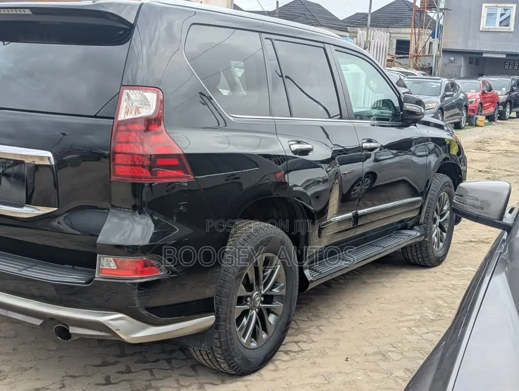 Lexus GX 2018 Blue