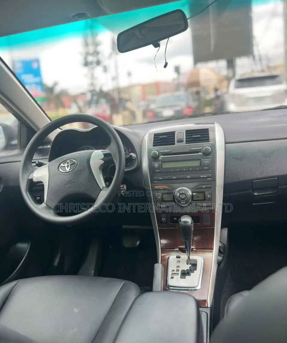 Toyota Corolla 2010 Gray