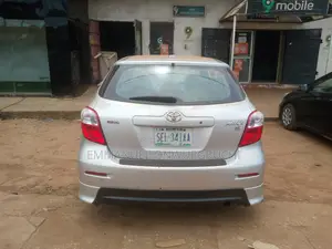 Toyota Matrix S Hatchback FWD (2.4L 4cyl 5A) 2009 Silver