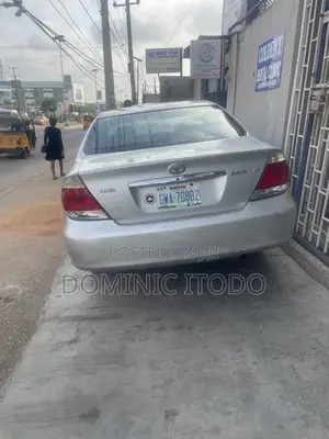 Toyota Camry LE 4dr Sedan (2.4L 4cyl 5A) 2005 Silver