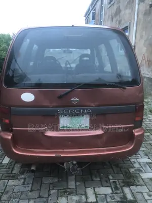 Nissan Vanette 2000 Red
