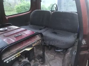 Nissan Vanette 2000 Red
