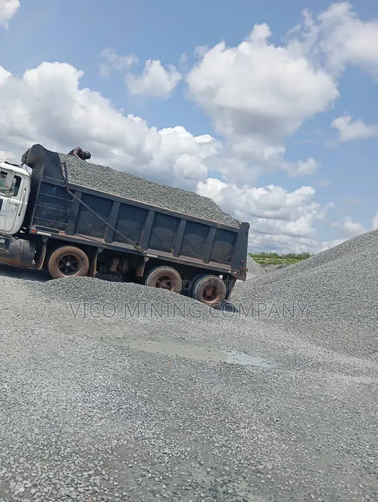 Low-Permeability Granite Aggregates for Water Retaining Concrete