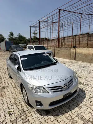 Toyota Corolla LE 4dr Sedan (1.8L 4cyl 4A) 2012 Silver