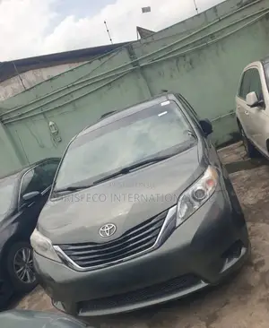 Toyota Sienna XLE 7 Passenger 2012 Gray