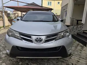 Toyota RAV4 XLE AWD (2.5L 4cyl 6A) 2013 Silver