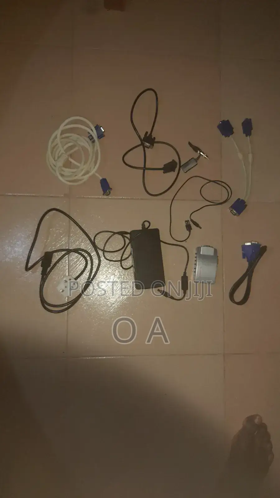 Hilook NVR-108mh-C/8p, 5 Camera and Accessories