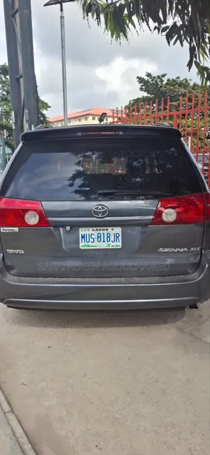 Toyota Sienna XLE AWD 2006 Gray