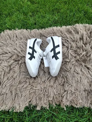 A Red Tag Solid Party Sneakers