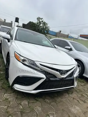 Toyota Camry XLE V6 FWD 2020 White