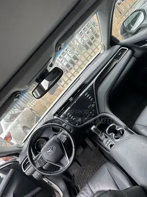 Toyota Camry XLE V6 FWD 2020 White