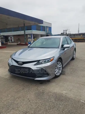 Toyota Camry LE 2022 Silver