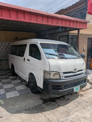 Toyota HiAce 2011 White