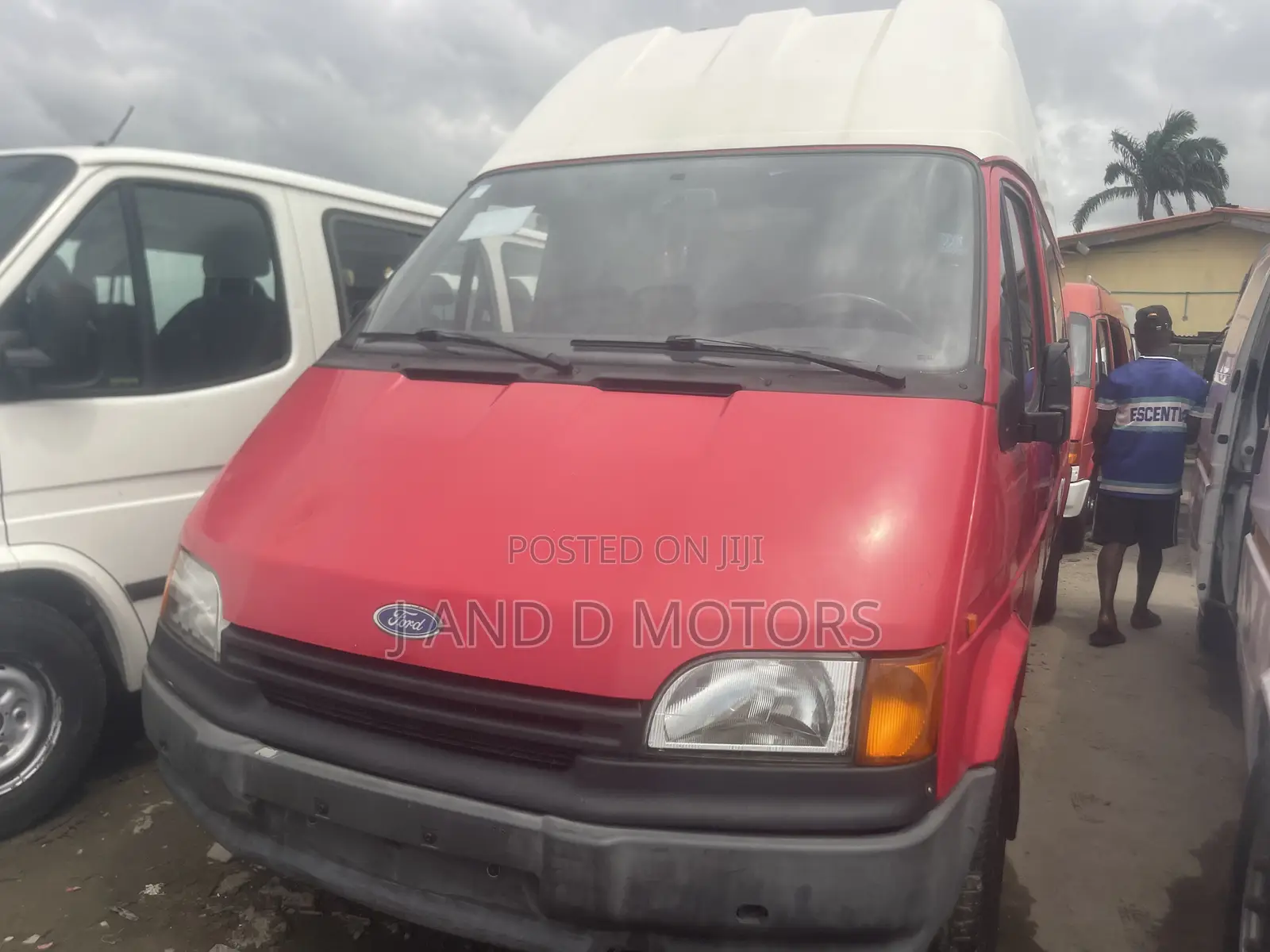 Ford Transit 2000 Red