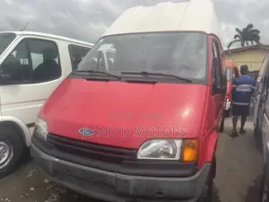Ford Transit 2000 Red