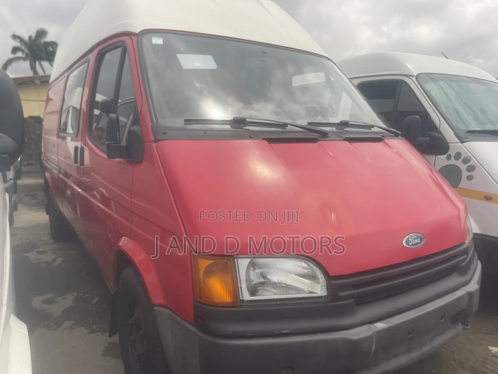 Ford Transit 2000 Red