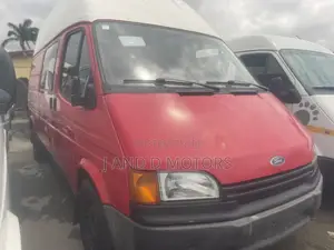 Ford Transit 2000 Red