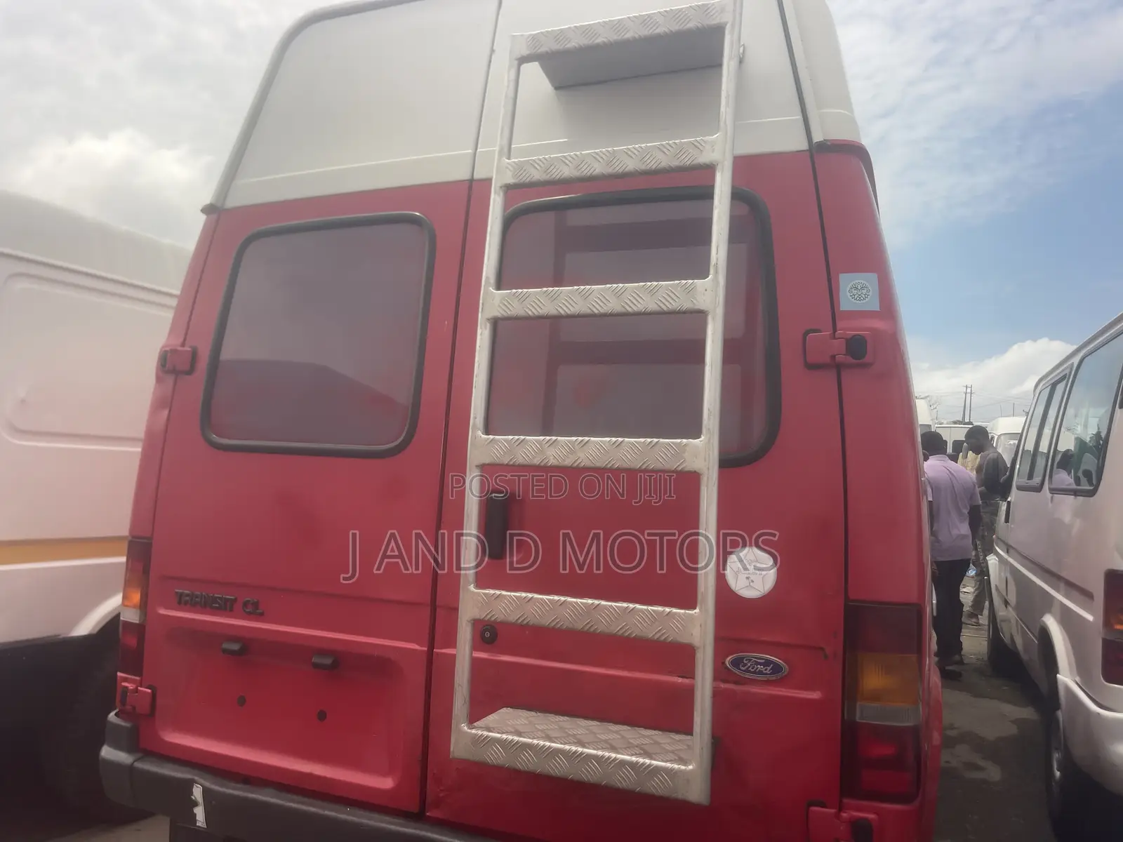 Ford Transit 2000 Red