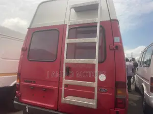 Ford Transit 2000 Red