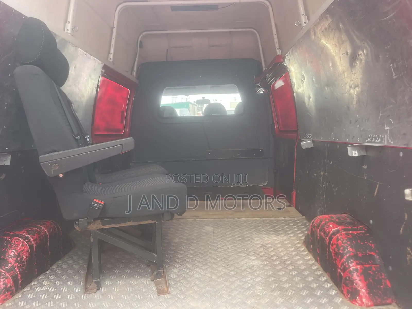 Ford Transit 2000 Red