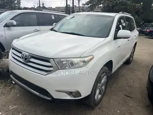 Toyota Highlander Limited 3.5L 2WD 2013 White