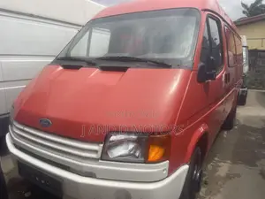 Ford Transit 2000 Red