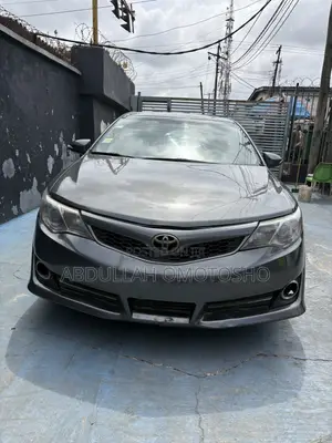 Toyota Camry SE 4dr Sedan (2.5L 4cyl 6A) 2014 Gray