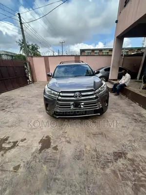 Toyota Highlander XLE 4dr SUV (3.5L 6cyl 6A) 2015 Gray