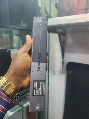 New Samsung Galaxy Z Flip4 256 GB Gold