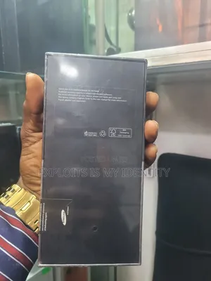 New Samsung Galaxy Z Flip4 256 GB Gold