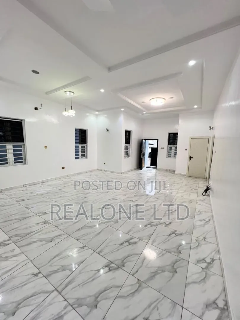 4bdrm Duplex in Chevron for rent