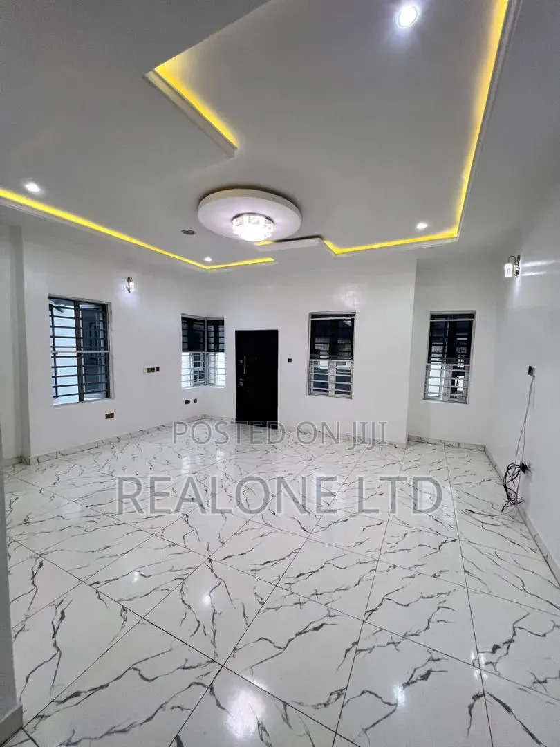 4bdrm Duplex in Chevron for rent