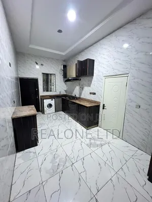 4bdrm Duplex in Chevron for rent